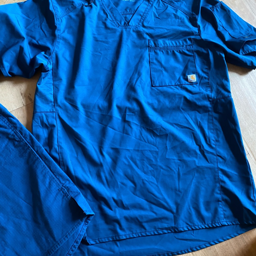 Carhartt scrubs unit of 2.tops. Size small - Picture 6 of 6